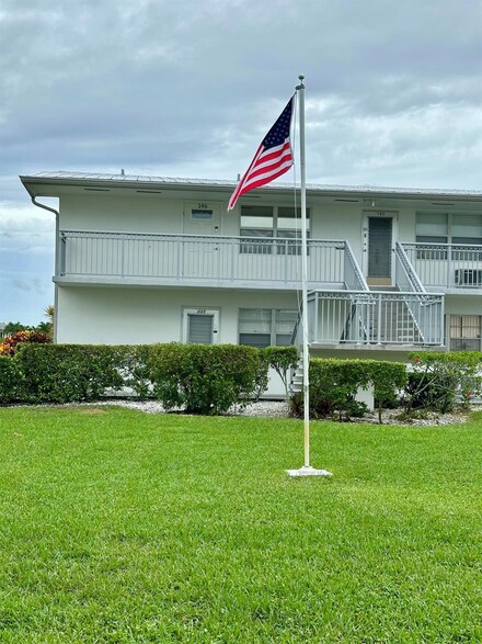 133 Sheffield F, West Palm Beach, FL 33417