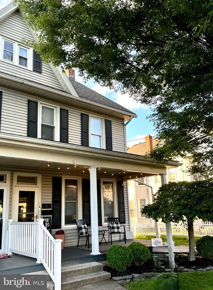 313 E Cherry St, Palmyra, PA 17078