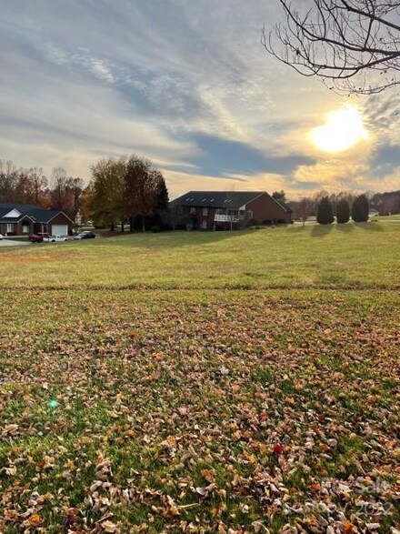 4000 Plantation Dr Unit 9, Morganton, NC 28655