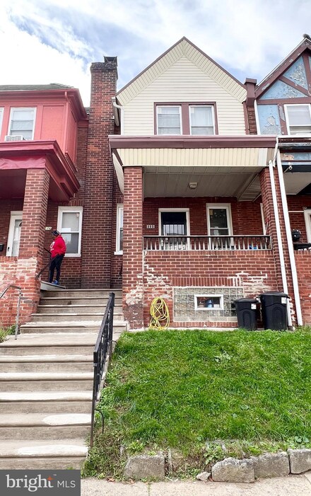 584 Alcott St, Philadelphia, PA 19120