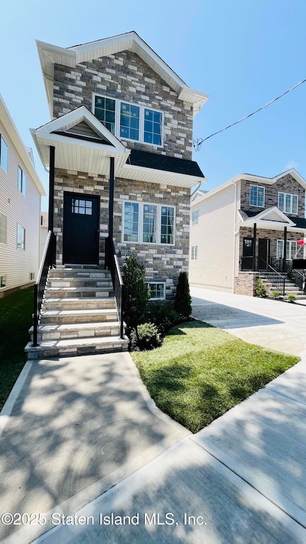 1384 Clove Rd, Staten Island, NY 10301