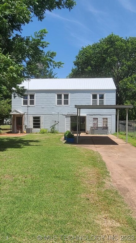 215 Cedar St, Perry, OK 73077