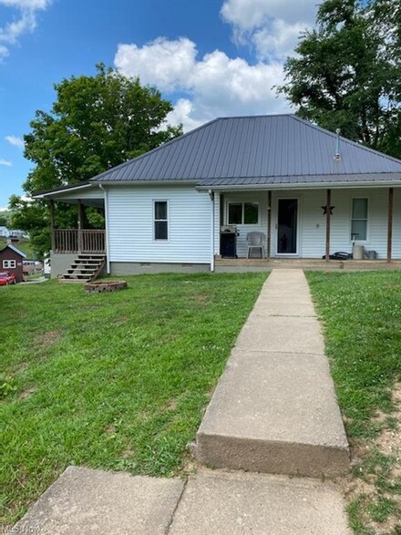 193 N High St, West Union, WV 26456