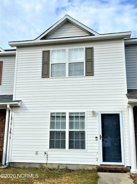 303 Meadowbrook Ln, Jacksonville, NC 28546