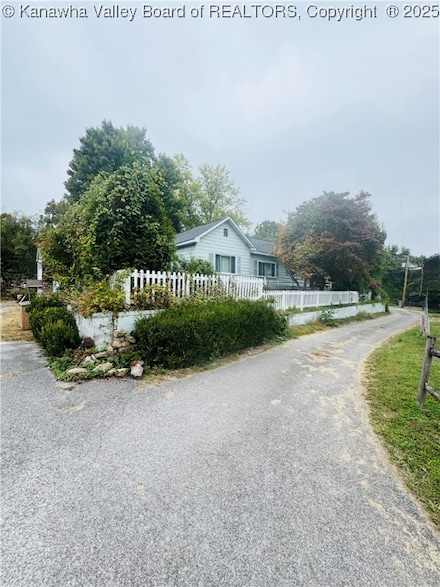 109 Georges Dr, Charleston, WV 25306