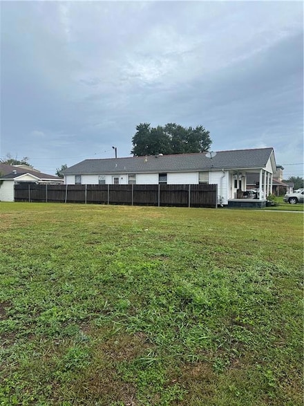 313 W Genie St, Chalmette, LA 70043