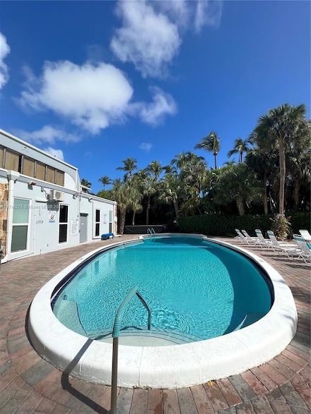1000 NE 14th Ave Unit 402, Hallandale Beach, FL 33009
