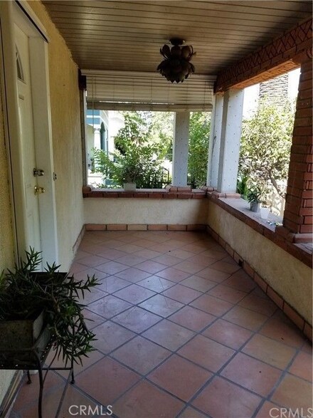 1280 W 37th Place, Los Angeles, CA 90007