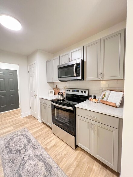 802 Greenmeadow Dr Unit 402, Goose Creek, SC 29445