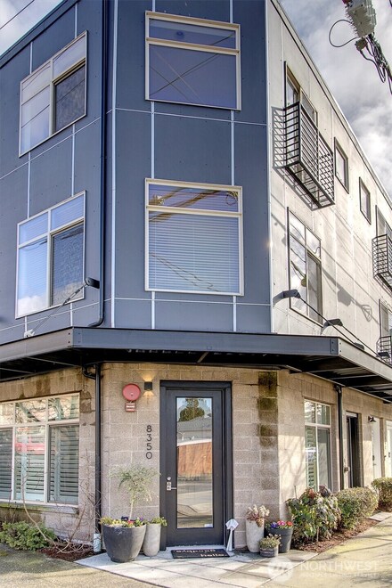 8350 28th Ave NW, Seattle, WA 98117