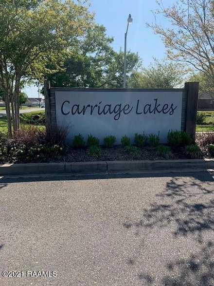 102 Carriage Lakes Dr, Broussard, LA 70592