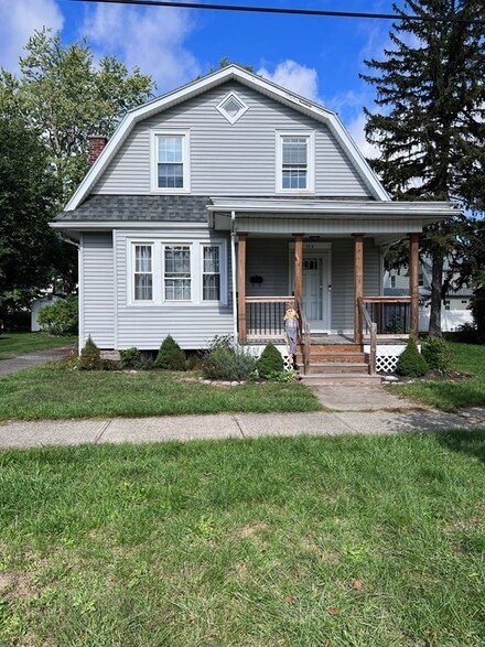 172 Rimmon Ave, Chicopee, MA 01013
