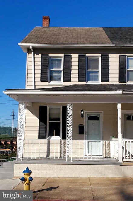 396 S 2nd St, Steelton, PA 17113