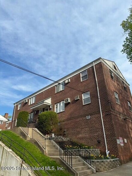 182 Arlo Rd Unit B, Staten Island, NY 10301