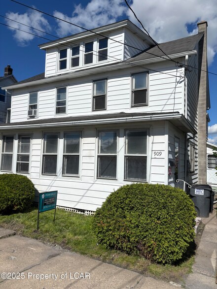 909 Birkbeck St, Freeland, PA 18224