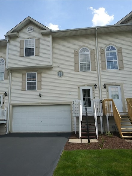 104 Manor View Dr, Manor, PA 15665