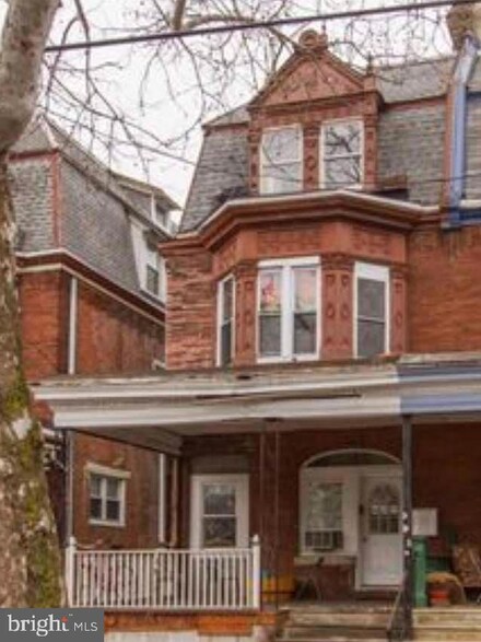 938 S 49th St, Philadelphia, PA 19143