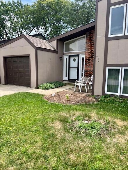 1021 Park Crest Dr Unit 3, Darien, IL 60561
