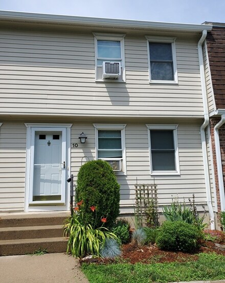 266 Grove St Unit 10, Northampton, MA 01060