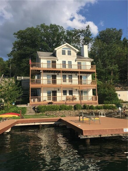 9965 E Lake Rd, Hammondsport, NY 14840