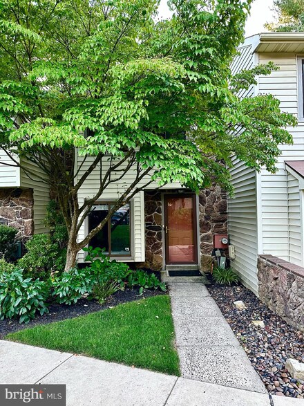 6 Flintlock Ln, Chesterbrook, PA 19087