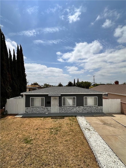 822 W 131st St, Gardena, CA 90247