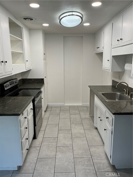 15500 Tustin Village Way Unit 10, Tustin, CA 92780