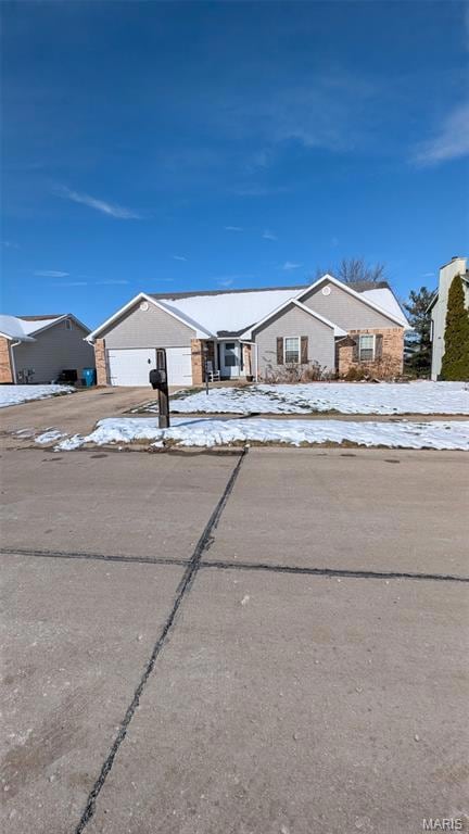 1040 Apricot Dr, Saint Charles, MO 63301