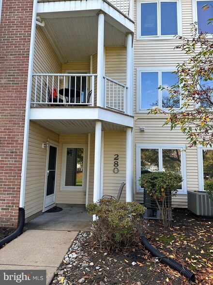 280 Juanita Ct Unit 1503, Levittown, PA 19057