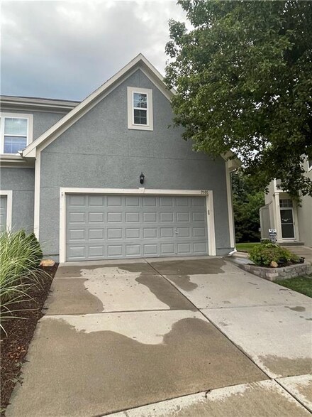 7105 Mccoy St, Shawnee, KS 66227