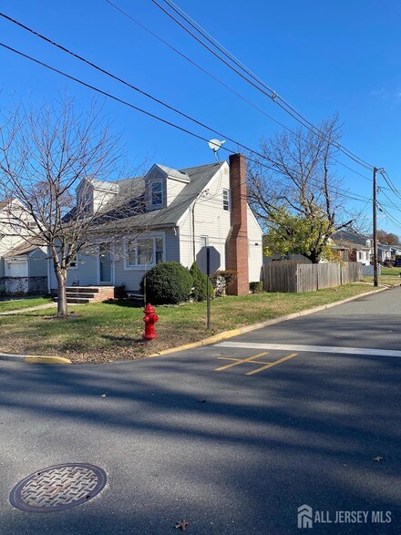 68 Commercial Ave, Avenel, NJ 07001