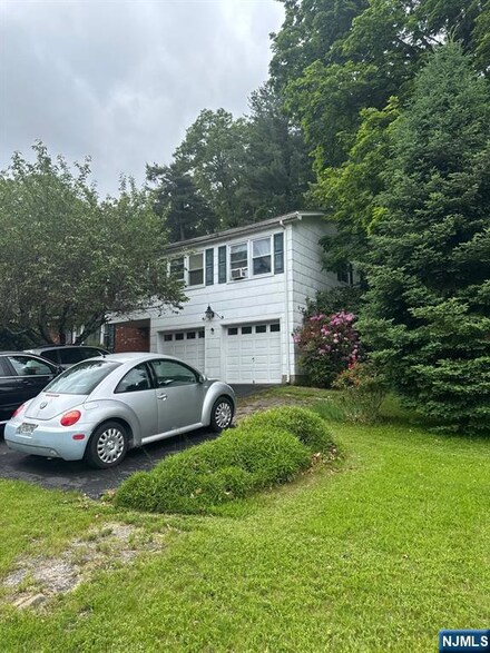 61 N Hillside Ave, Kenvil, NJ 07847