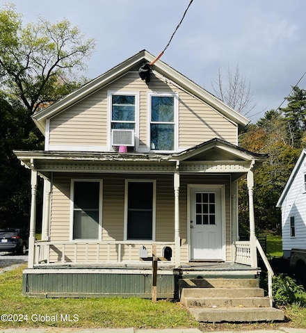 60 Saunders St, Whitehall, NY 12887