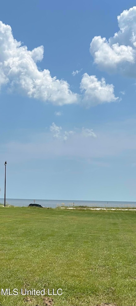 1124 Beach Dr, Gulfport, MS 39507