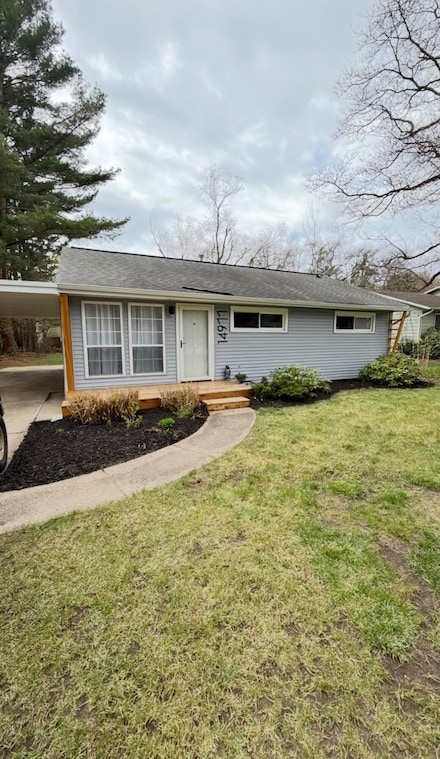 14977 Lakeshore Ave, Grand Haven, MI 49417
