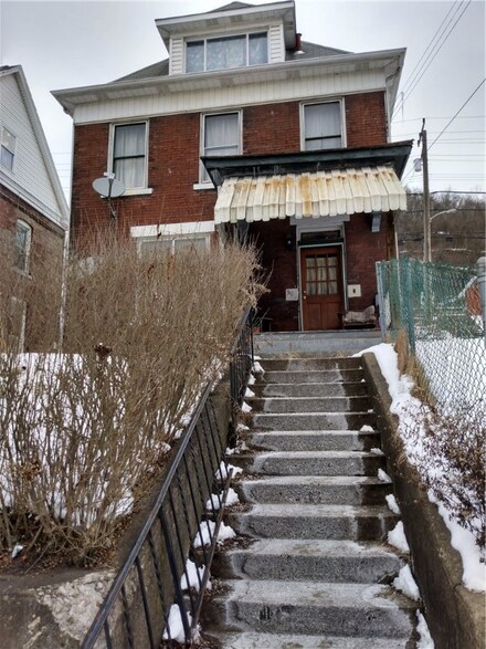 502 Airbrake Ave, Wilmerding, PA 15148