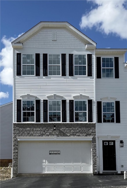 173 Lockheed Dr, Moon Township, PA 15108