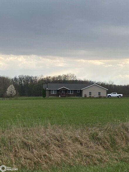 2458 285th St, New London, IA 52645