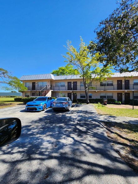 300 NW 30th Ct Unit 103, Pompano Beach, FL 33064