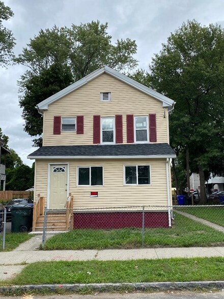 15 Florida St, Springfield, MA 01109