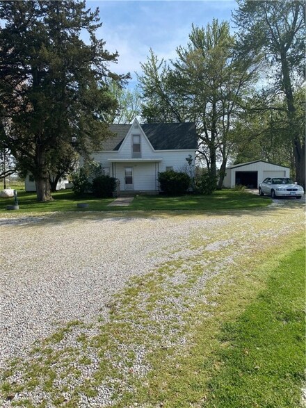 17706 Illinois 33, Willow Hill, IL 62480
