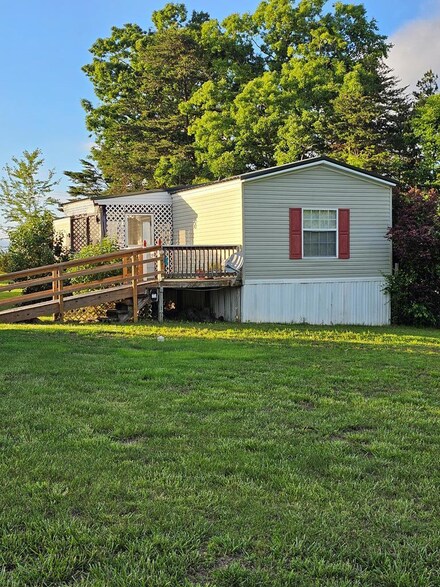 7736 Midway Rd, Phenix, VA 23959
