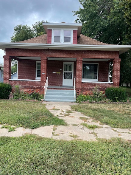 714 E 2nd St, Hastings, NE 68901