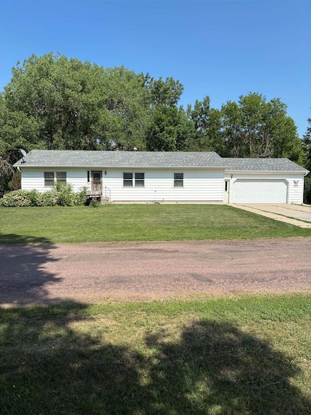 501 Douglas Ave, Creighton, NE 68729