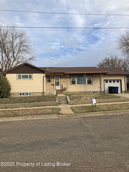 541 2nd St E, Dickinson, ND 58601