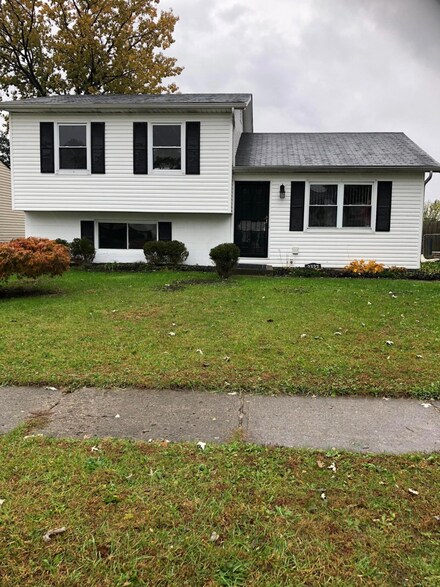 2327 Bridlewood Blvd, Obetz, OH 43207