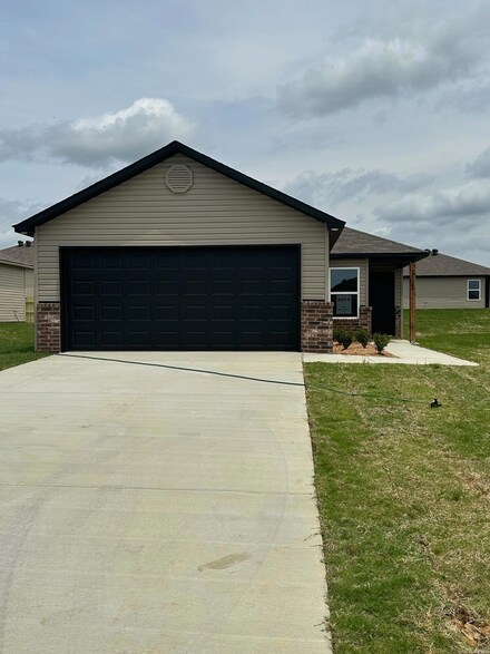 3120 Emerald Park Trail, Bauxite, AR 72011