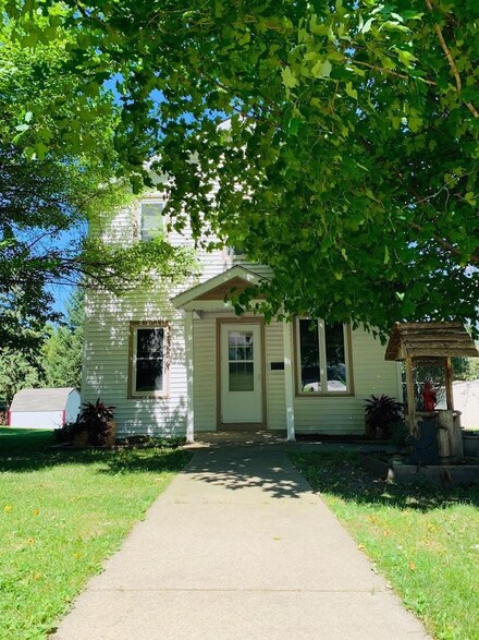 216 E 6th St, Zumbrota, MN 55992