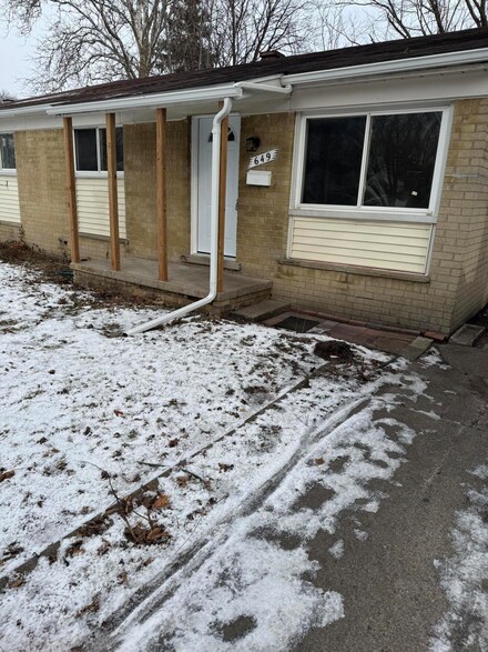 649 Calder Ave, Ypsilanti, MI 48198
