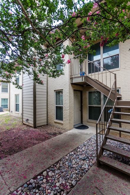 10650 Steppington Dr Unit 120, Dallas, TX 75230